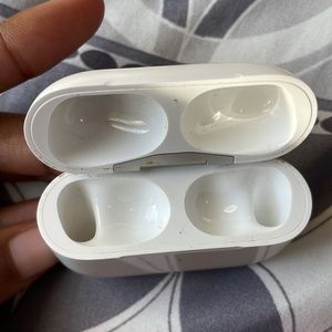 Apple AirPods Pro Charging Case